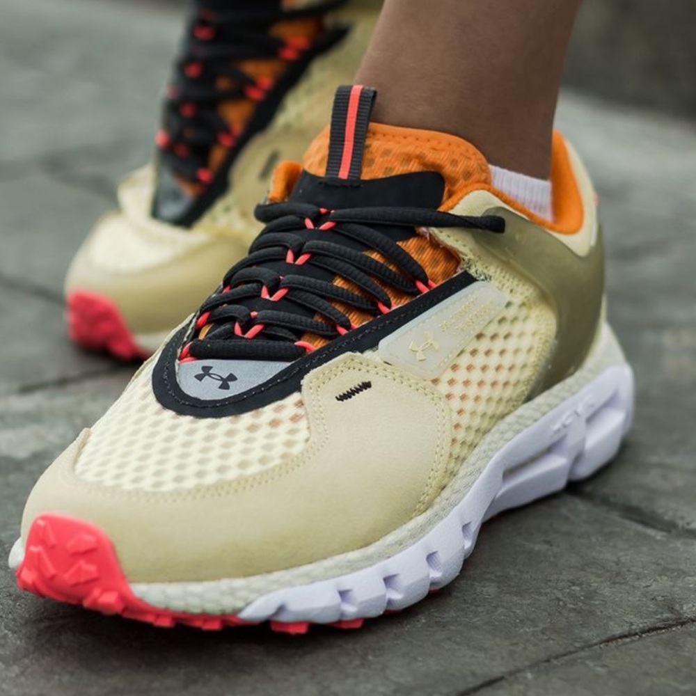EUC Under Armour HOVR Summit Sneakers | Size 11 | Beige Orange Trail